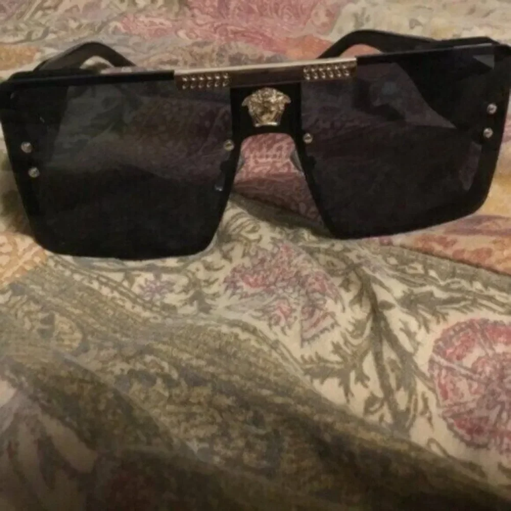 Black Sports Sunglasses Rivet Metal Frame Large Square Black Frame